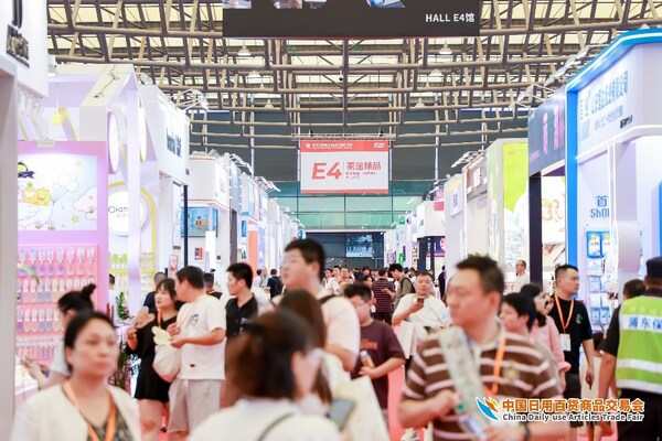 三大亮點(diǎn)引爆全品類(lèi)盛宴 第118屆上海百貨會(huì)日用雜品銷(xiāo)售吸引十萬(wàn)買(mǎi)家